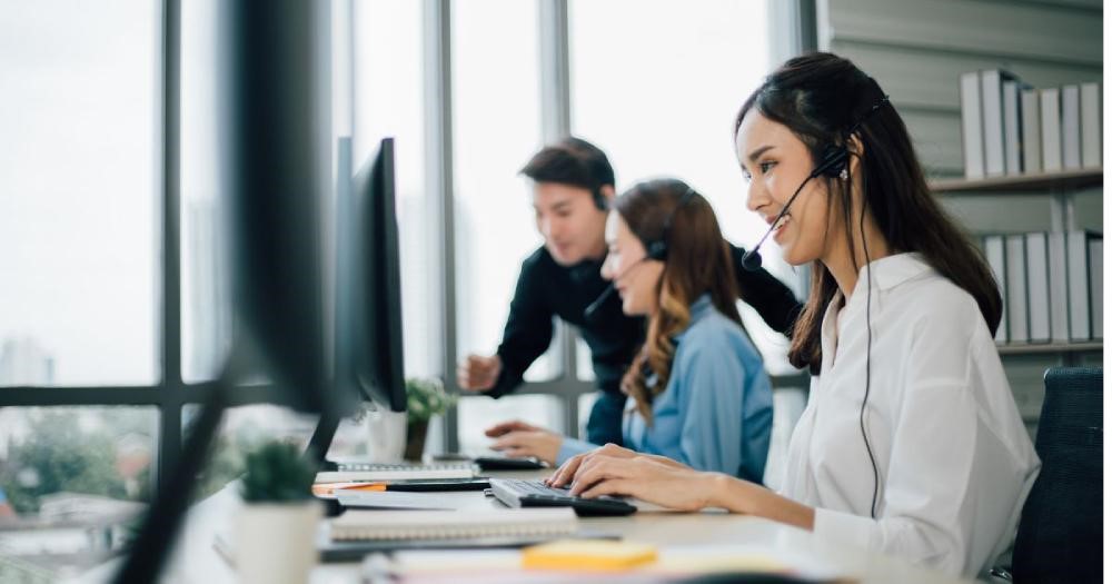 Khi có những thắc mắc liên quan đến Tickmill, trader có thể liên hệ thông qua các kênh live chat, số điện thoại hay email trên website