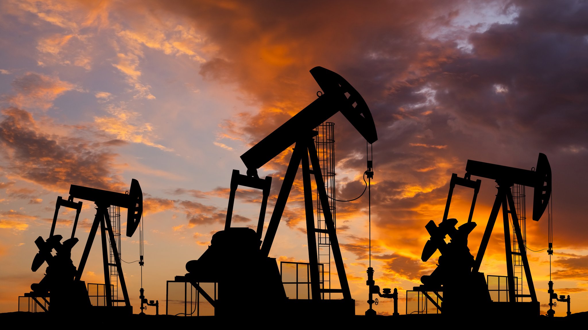 Giá xăng dầu duy trì đà “lao dốc”