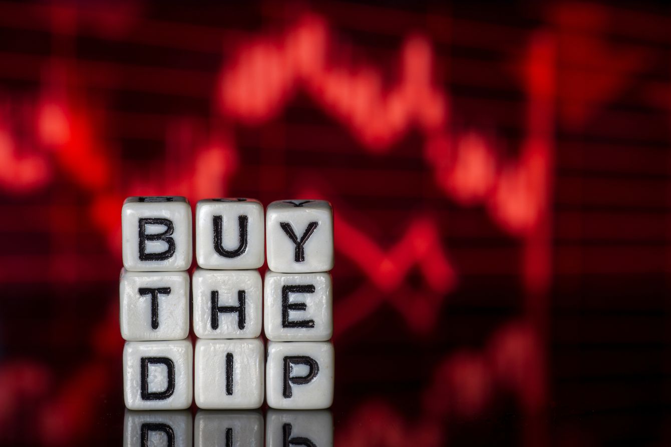 Đồng USD và lợi suất tăng đè nặng lên vàng